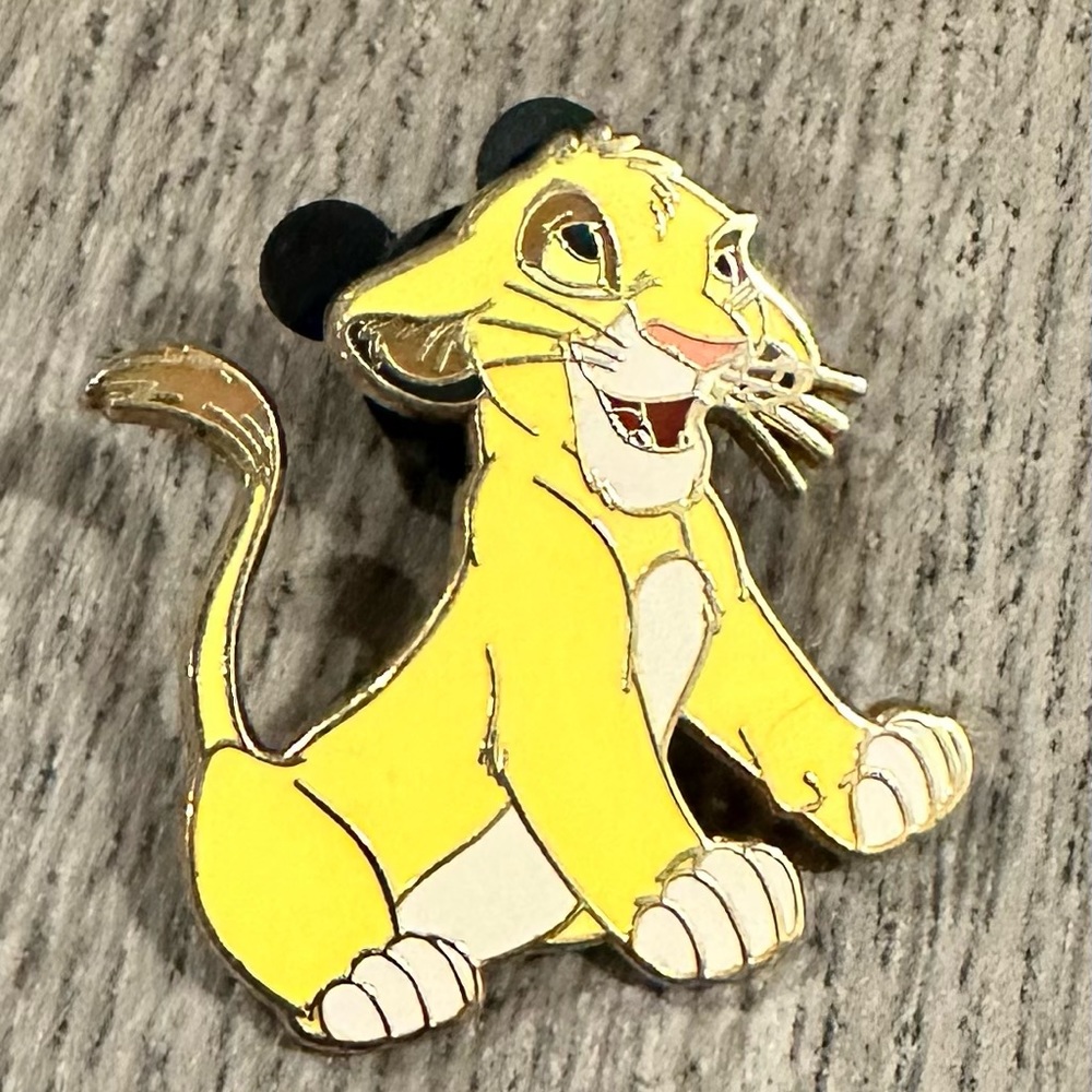 The lion king simba pin